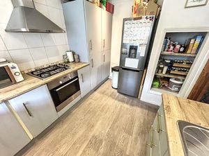 Kitchen- click for photo gallery